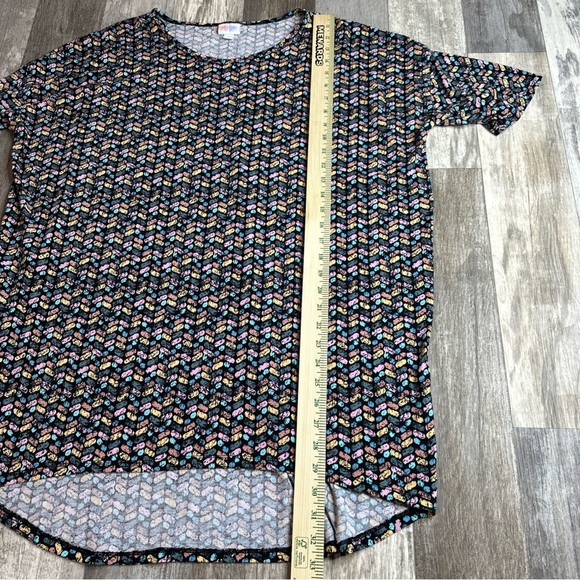 Lula Roe Women’s XL Tshirt, Pattern - Picture 4 of 5